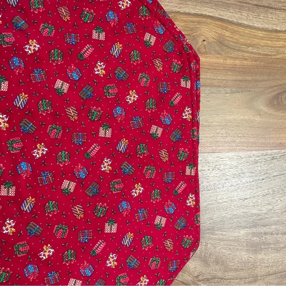 Christmas Multi-colored Present Print Red Background/Backing Placemats set of‎ 6